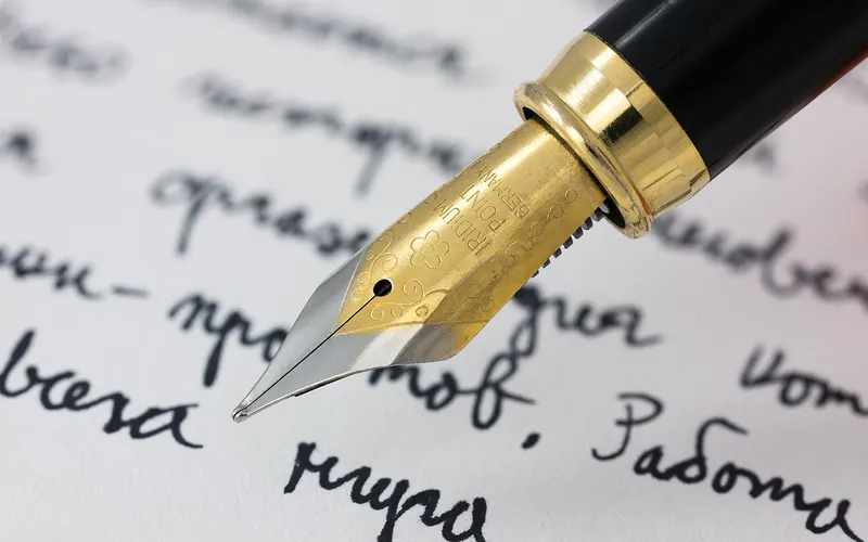 Writing in Russian cyrillic script with a fountain pen. The #6 "Iridium Point Germany" nib is an affordable modern OEM nib of Asian origin. 