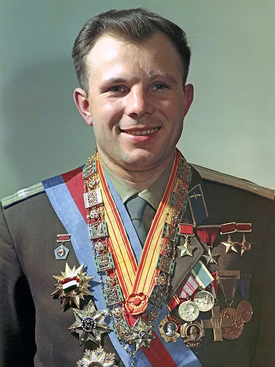 A smiling man in a military uniform.