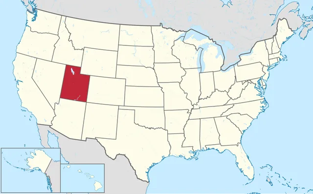 US map with a western state shaped like a rectangle missing one corner highlighted in red